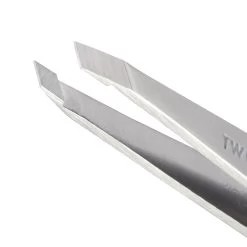 Tweezerman - Slant Tweezer Classic 10 Tweezerman - Slant Tweezer Classic -The French Pharmacy 1231 RSlantTweezerClassic3