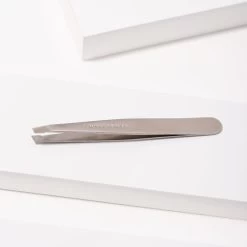 Tweezerman - Slant Tweezer Classic 13 Tweezerman - Slant Tweezer Classic -The French Pharmacy 1231 RSlantTweezerClassiclifestyle1