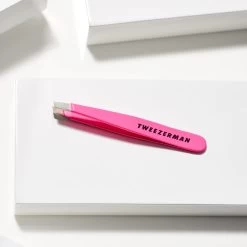 Tweezerman - Mini Slant Tweezer Neon Pink -The French Pharmacy 1248 FPRMiniSlantNeonPinklifestyle