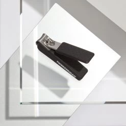 Tweezerman - Precision Grip Fingernail Clipper 8 Tweezerman - Precision Grip Fingernail Clipper -The French Pharmacy 30221 MG 2019 HERO V1