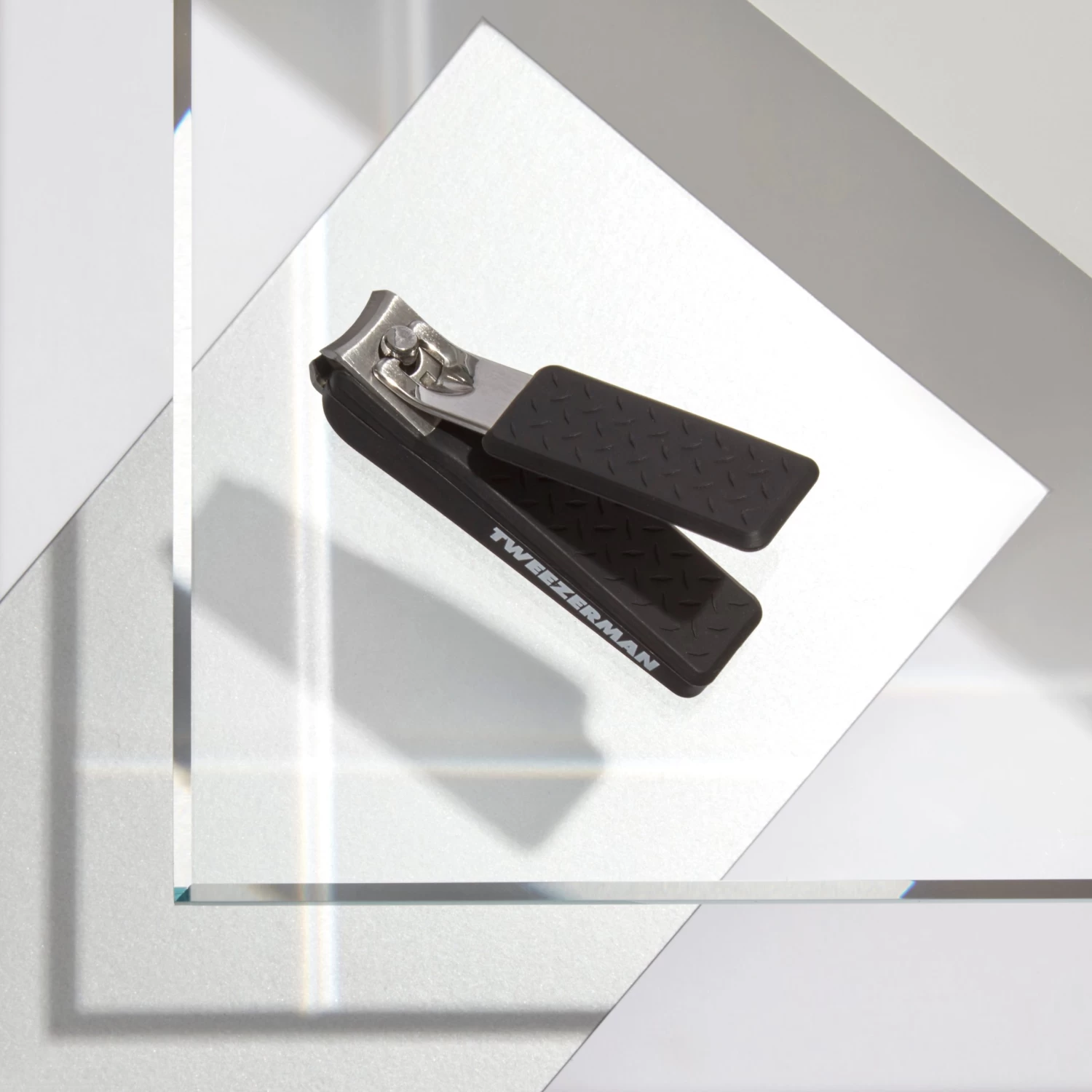 Tweezerman - Precision Grip Fingernail Clipper 4 Tweezerman - Precision Grip Fingernail Clipper - Image 4