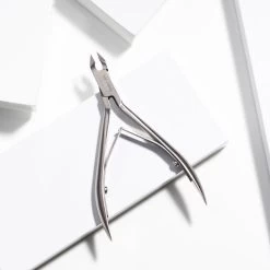 Tweezerman - Rockhard Cuticle Nipper -The French Pharmacy 3196 RRockhardCuticleNipperLifestyle
