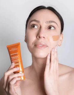 Institut Esthederm - Bronz Repair Sunkissed Face 50ml 5 Institut Esthederm - Bronz Repair Sunkissed Face 50ml -The French Pharmacy 3K1A8731 411X570 1a6d6ff8 9a79 433a b884 f4d1df694c26