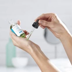 Skinceuticals - Phyto Corrective 30ml -The French Pharmacy 635494314205 Phyto Corrective 30ml In hands SkinCeuticals