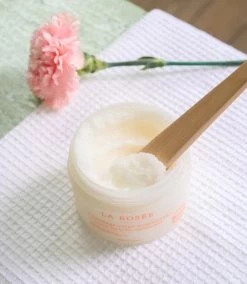 La Rosée - Nourishing Body Scrub 200g 6 La Rosée - Nourishing Body Scrub 200g -The French Pharmacy Gommagecorps2 800x 80d2effd f34a 4fd5 9e63 1ea7bf813ada