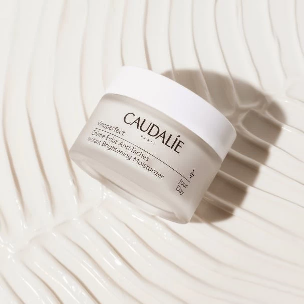 Caudalie - Vinoperfect Instant Brightening Moisturiser 50ml 2 Caudalie - Vinoperfect Instant Brightening Moisturiser 50ml - Image 2
